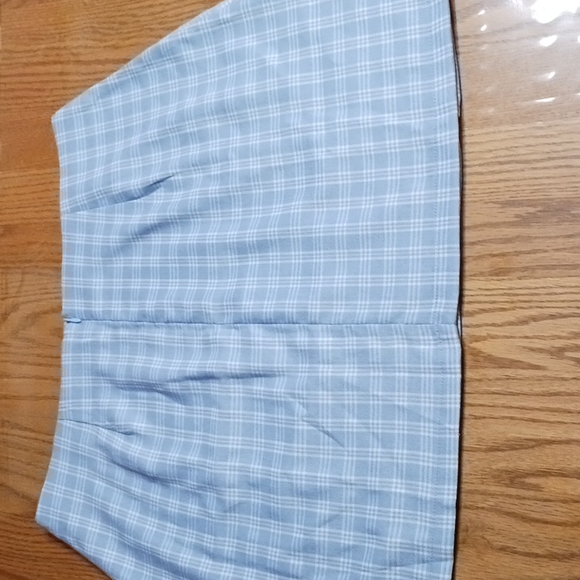 Shein Blue White Boxed Color Extra Large Zip closure Breathable Slits in front - Picture 4 of 4